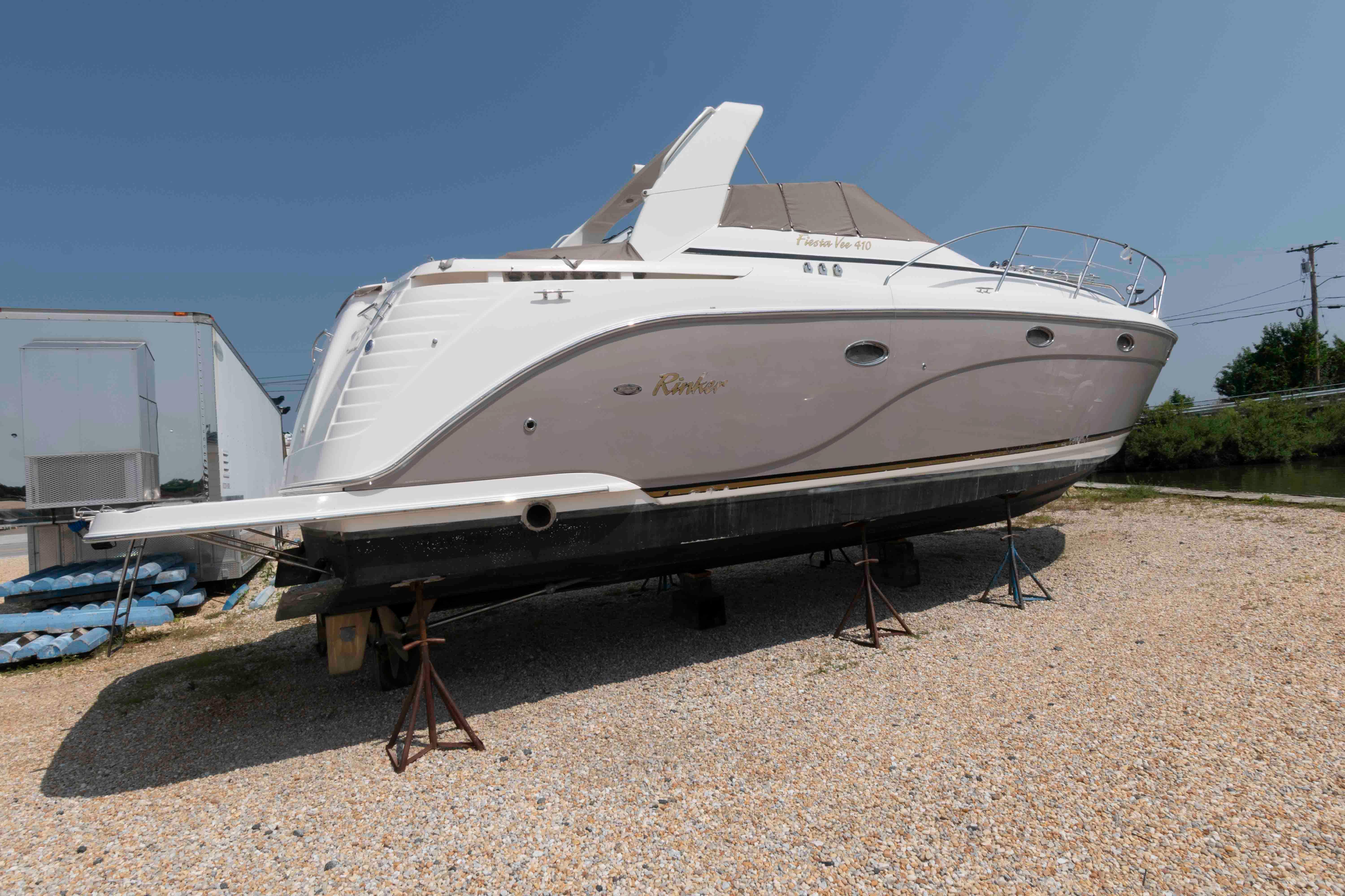 M 9818 WT Knot 10 Yacht Sales