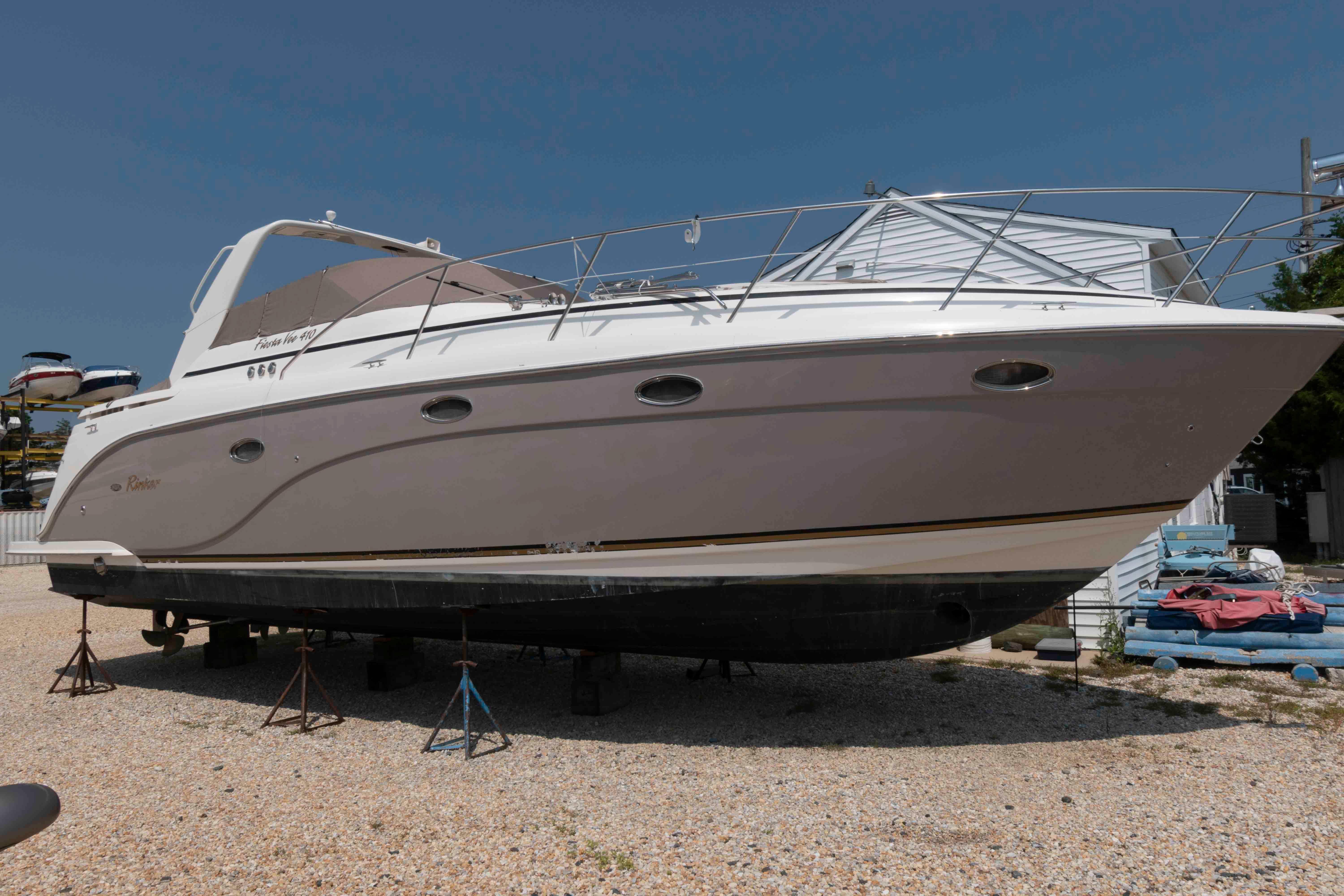 M 9818 WT Knot 10 Yacht Sales