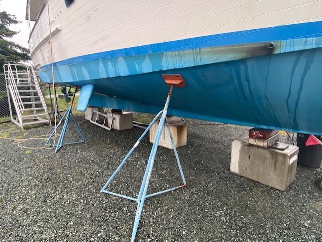 Ocean Alexander-50 MK1 1980 -WA-US-Ocean Alexander 50 MK1 yacht from 1980 on stands, showing hull and supports.-9725618 | Thumbnail