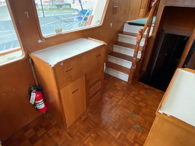 Ocean Alexander-50 MK1 1980 -WA-US-Interior of 1980 Ocean Alexander 50 MK1 yacht with wooden flooring and staircase.-9725618 | Thumbnail