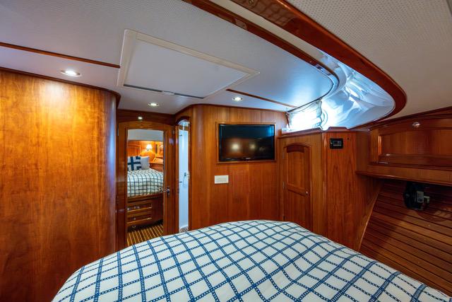 2013-hinckley-talaria-48-flybridge-power-9615621-20250318153823623-1_XLARGE