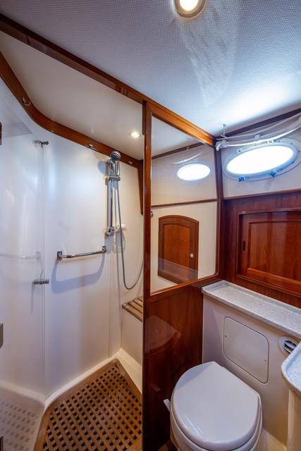 2013-hinckley-talaria-48-flybridge-power-9615621-20250318153825547-1_XLARGE