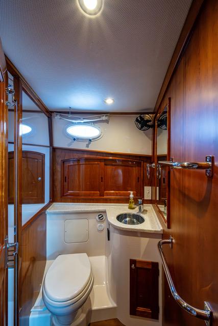 2013-hinckley-talaria-48-flybridge-power-9615621-20250318153828557-1_XLARGE