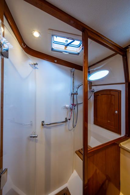 2013-hinckley-talaria-48-flybridge-power-9615621-20250318153829563-1_XLARGE