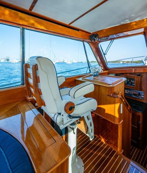 2013-hinckley-talaria-48-flybridge-power-9615621-20250318153838596-1_XLARGE