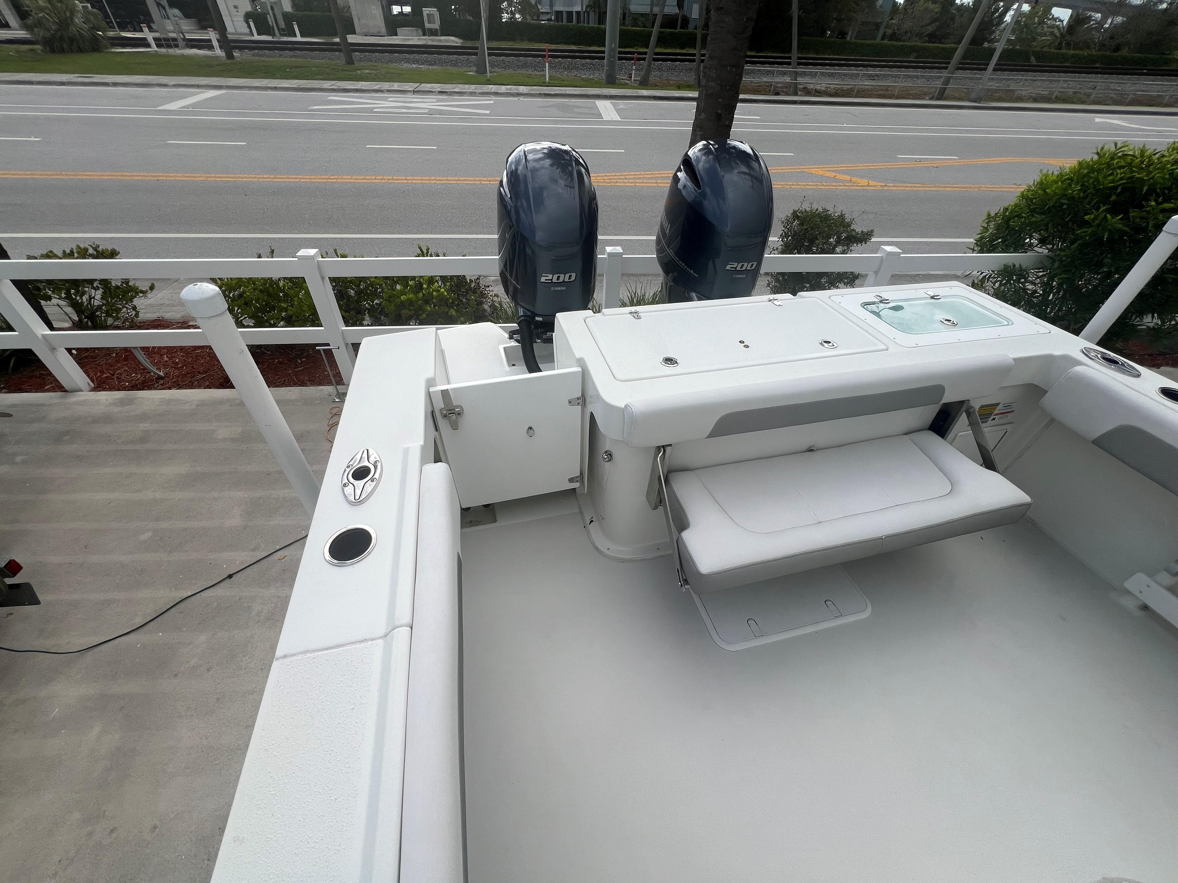 2022-parker-2501-center-console-power-9675627-20250403075541934-1_XLARGE