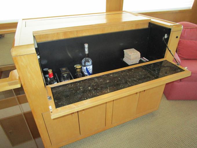 Salon Bar