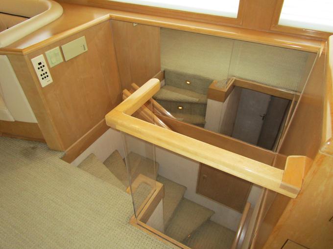 Salon Access Aft
