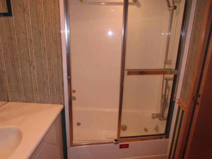 VIP Jacuzzi/Shower