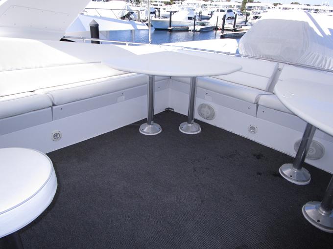 Flybridge Seating Stbd.
