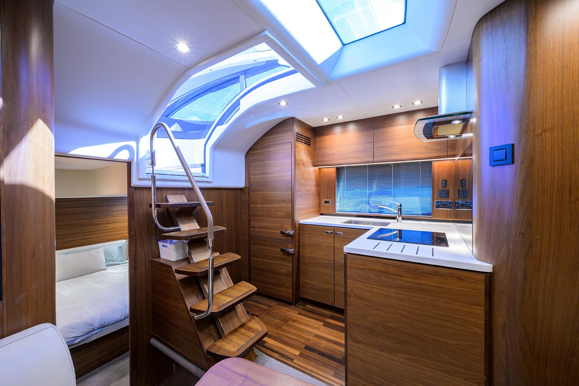 Princess V50 TraSeas - Entry and Galley