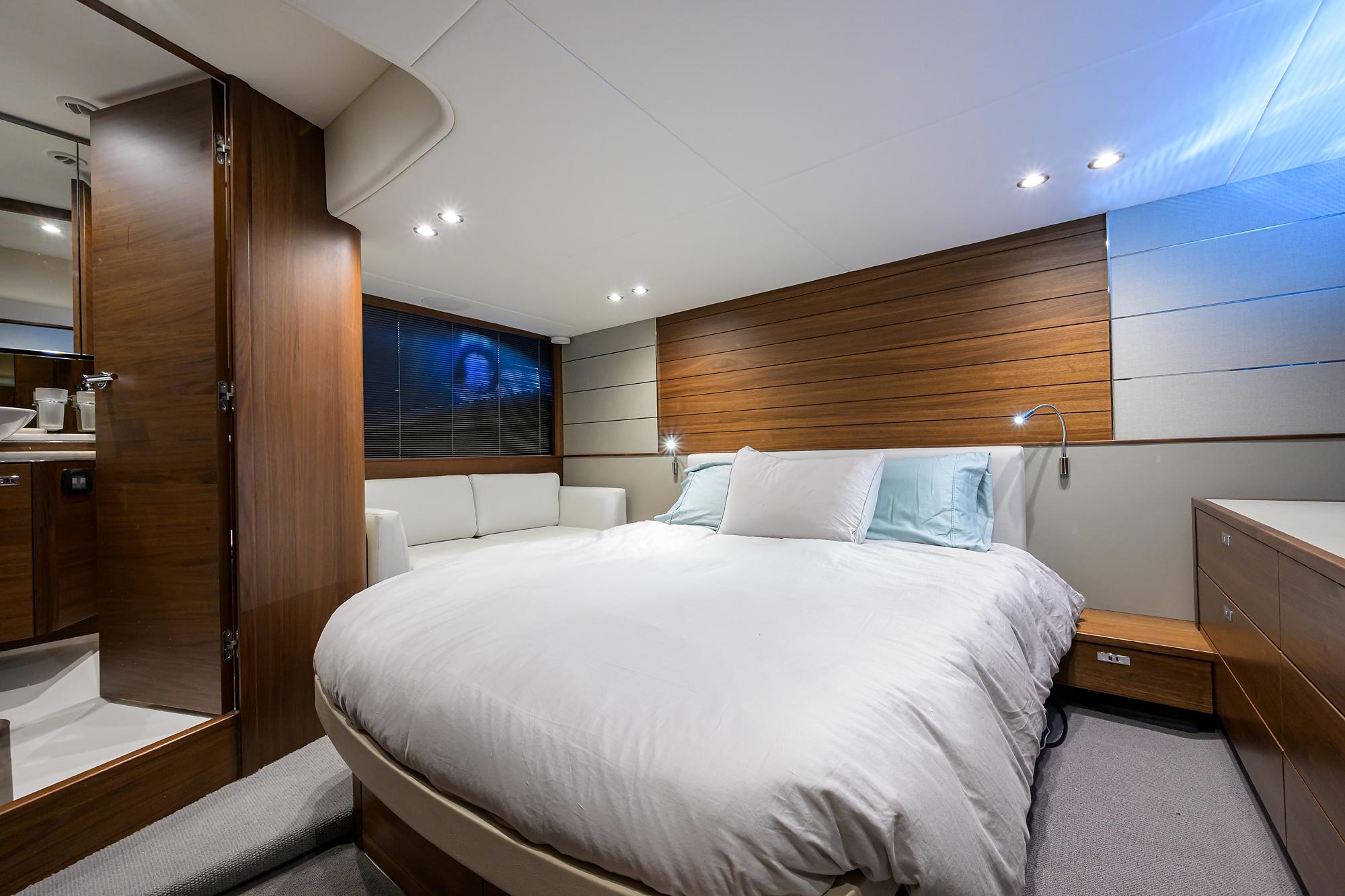 Princess V50 TraSeas - Master Stateroom, Berth