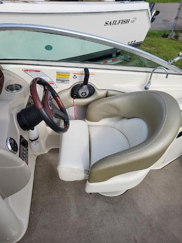 2006 Sea Ray boat for sale, model of the boat is 22' SUNDECK & Image # 7 of 19