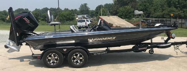 2020 Phoenix boat for sale, model of the boat is 919 ProXP & Image # 2 of 14