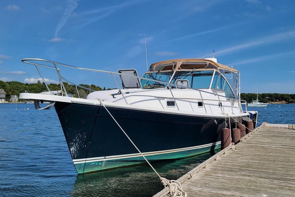 2000 Mainship 34 PILOT Falmouth, Massachusetts - Gray and Gray Yachts