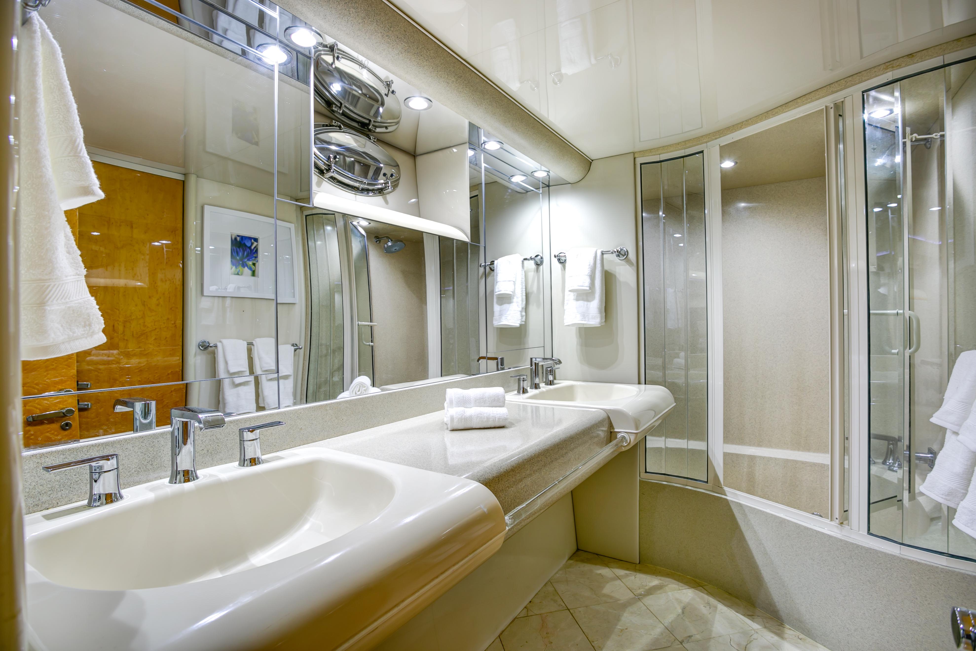 Lazzara-76 1994-MAUTICA FL-US-Luxurious bathroom in a 1994 Lazzara 76 yacht with dual sinks and modern fixtures.-9595695 | Thumbnail