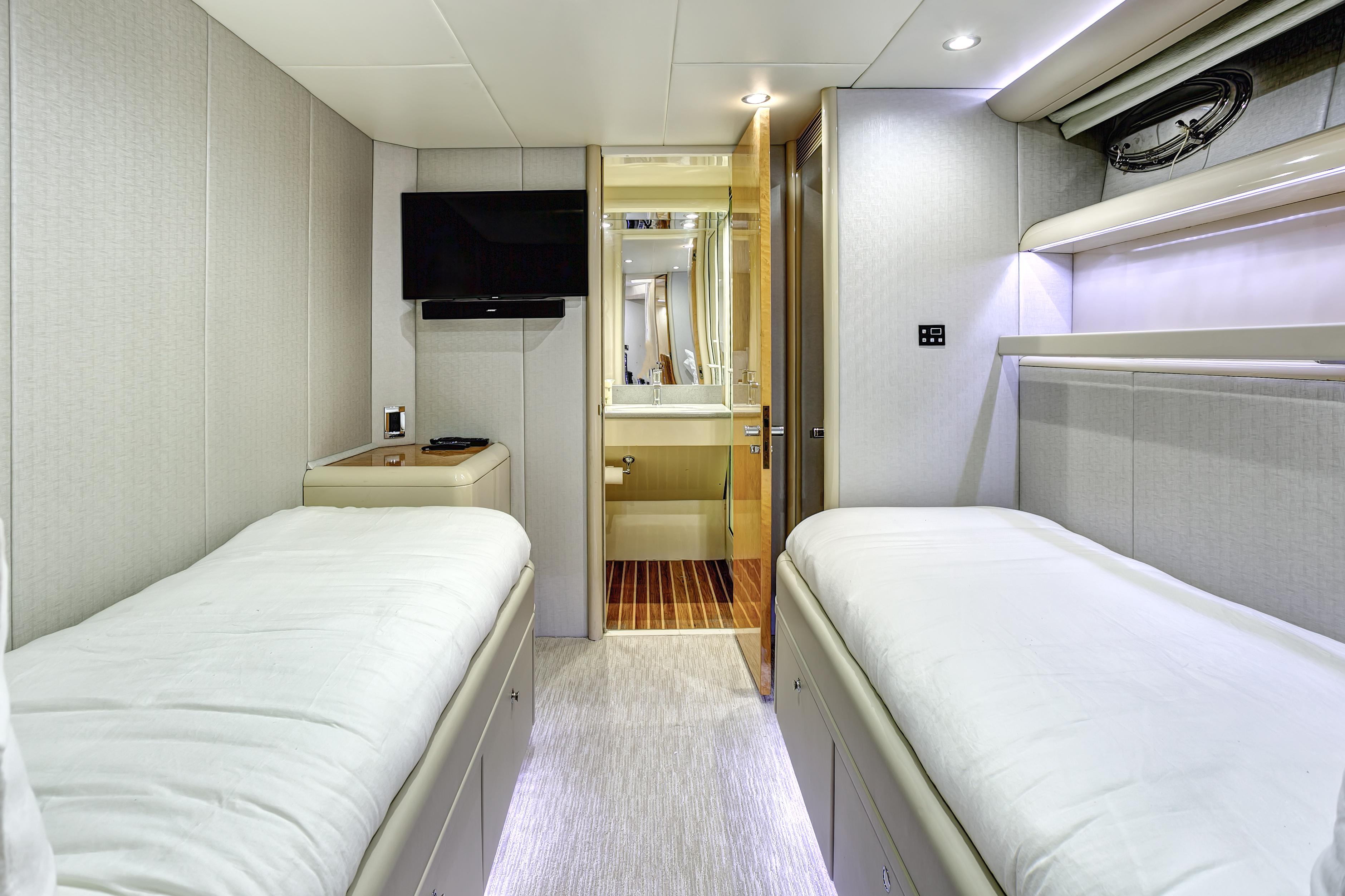 Lazzara-76 1994-MAUTICA FL-US-Luxurious 1994 Lazzara 76 yacht cabin with twin beds and modern amenities.-9595695 | Thumbnail