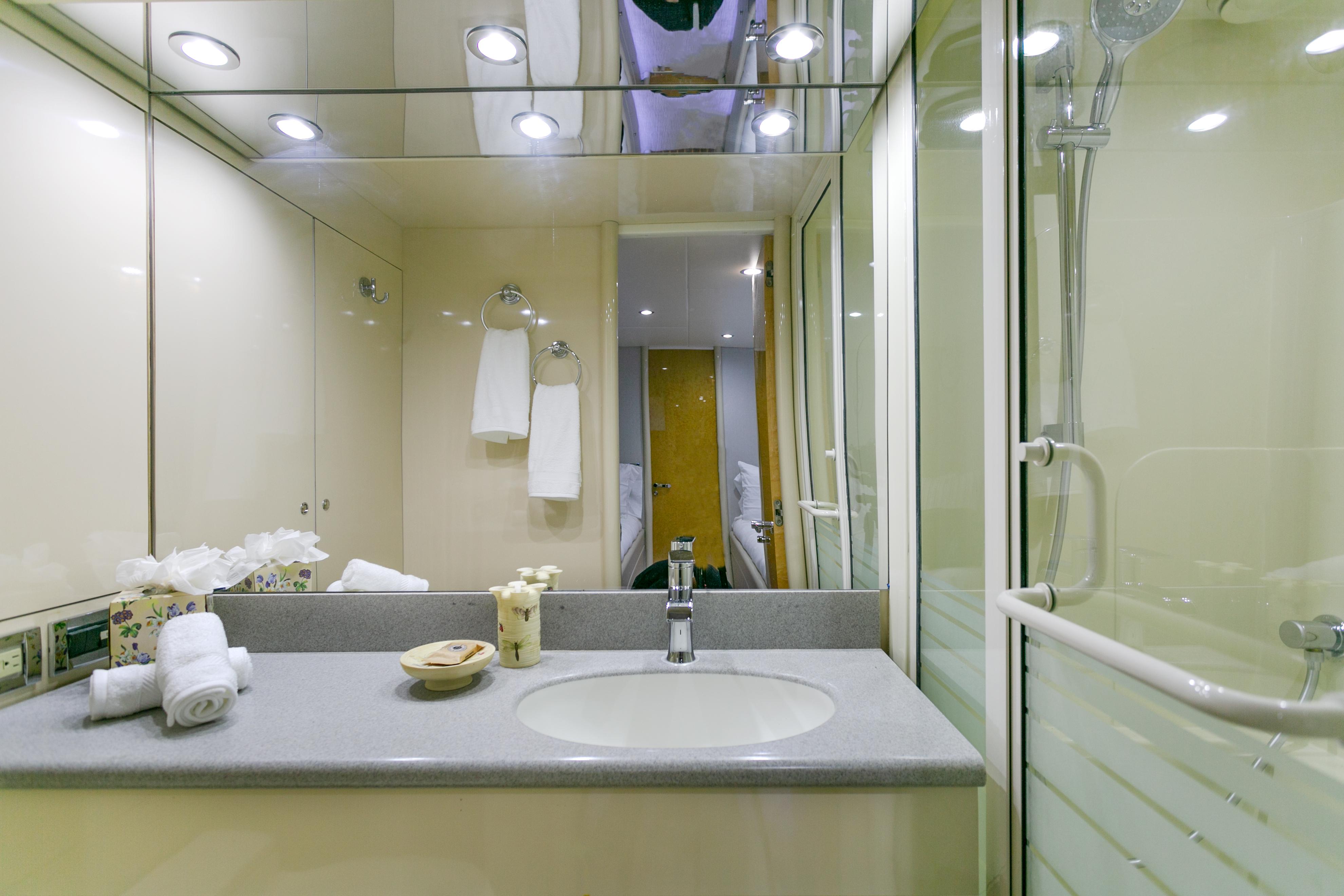 Lazzara-76 1994-MAUTICA FL-US-Luxurious bathroom in a 1994 Lazzara 76 yacht with modern fixtures and elegant design.-9595695 | Thumbnail