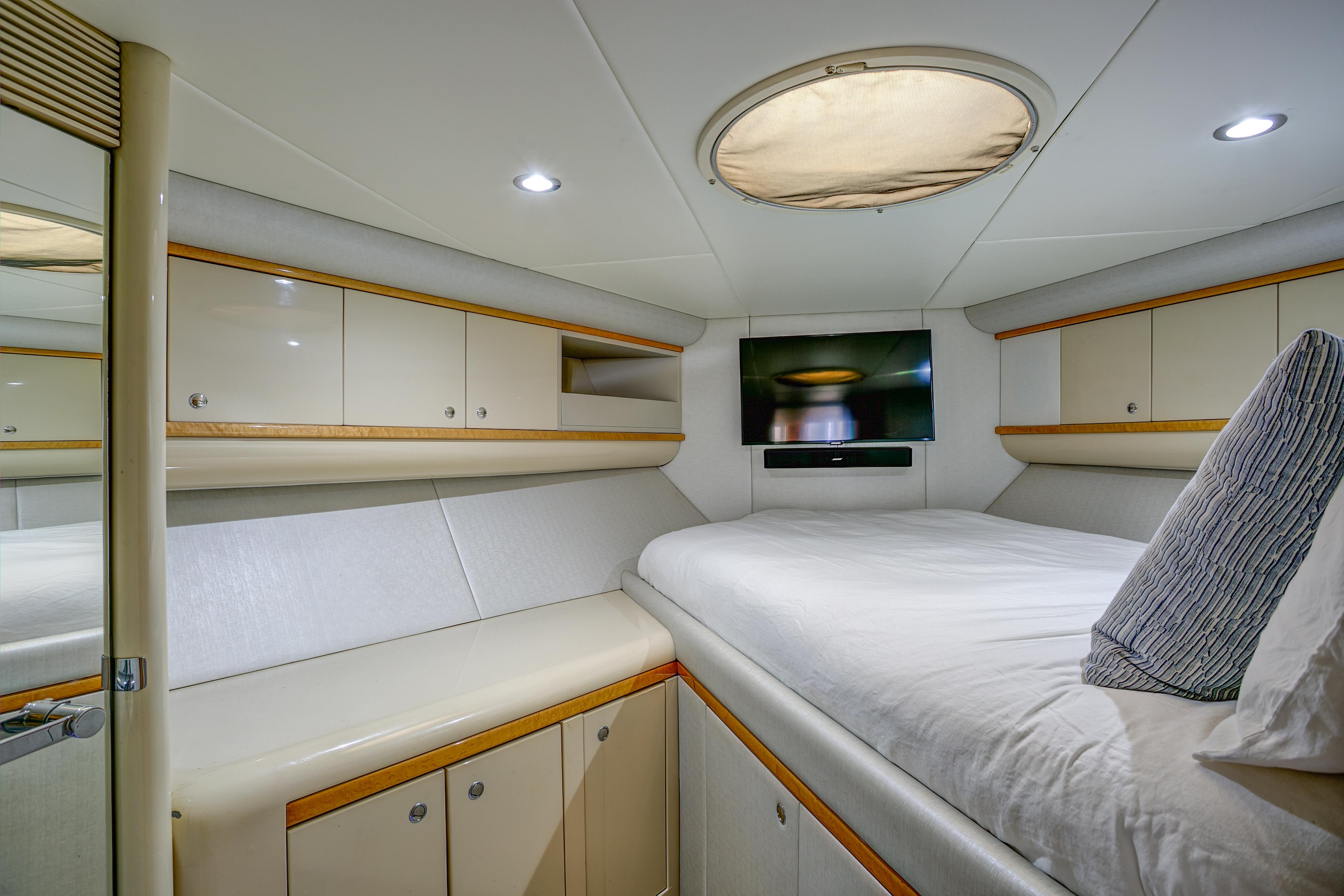 Lazzara-76 1994-MAUTICA FL-US-Luxurious 1994 Lazzara 76 yacht bedroom with modern decor and built-in storage.-9595695 | Thumbnail