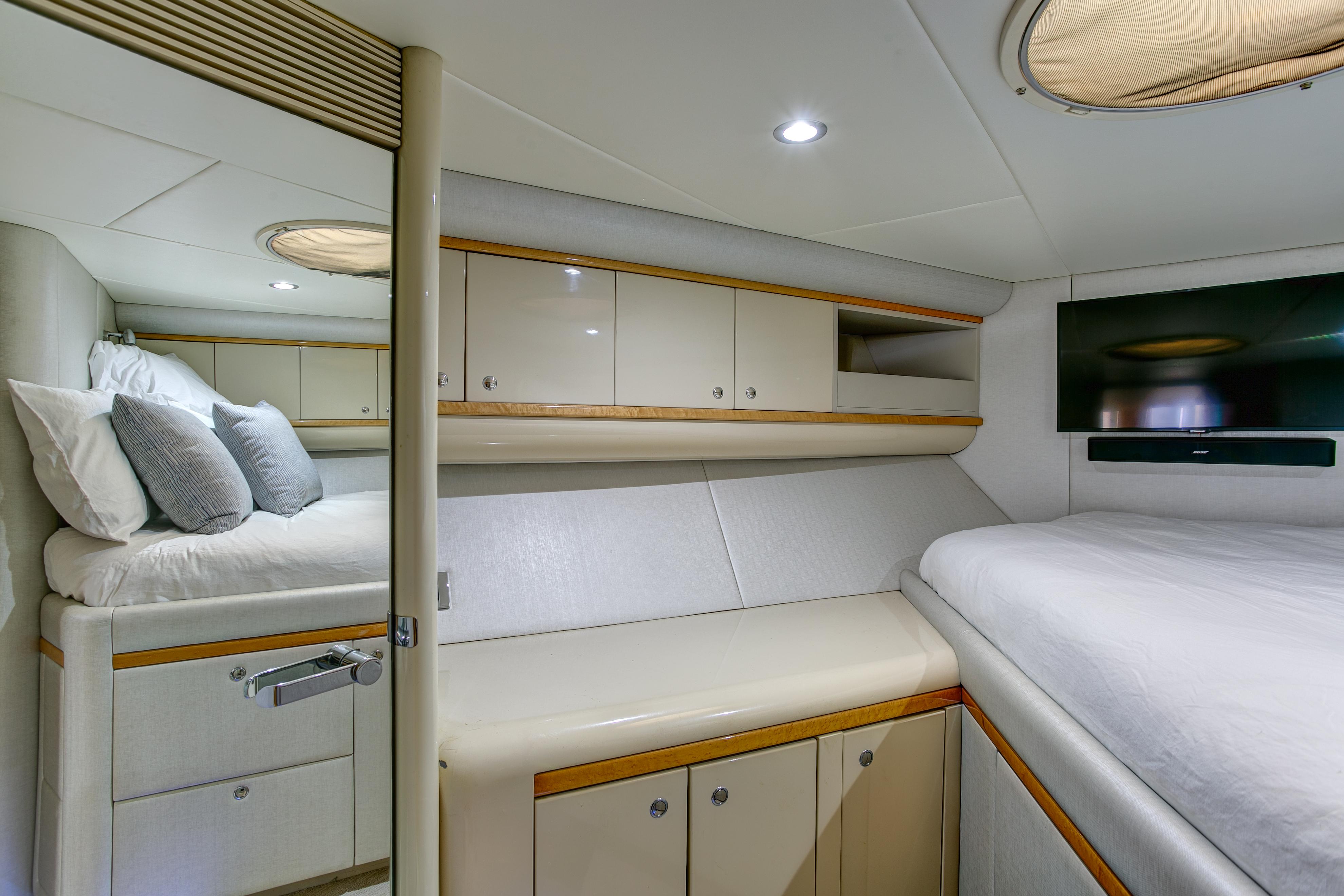 Lazzara-76 1994-MAUTICA FL-US-Luxurious 1994 Lazzara 76 yacht bedroom with modern decor and ample storage.-9595695 | Thumbnail