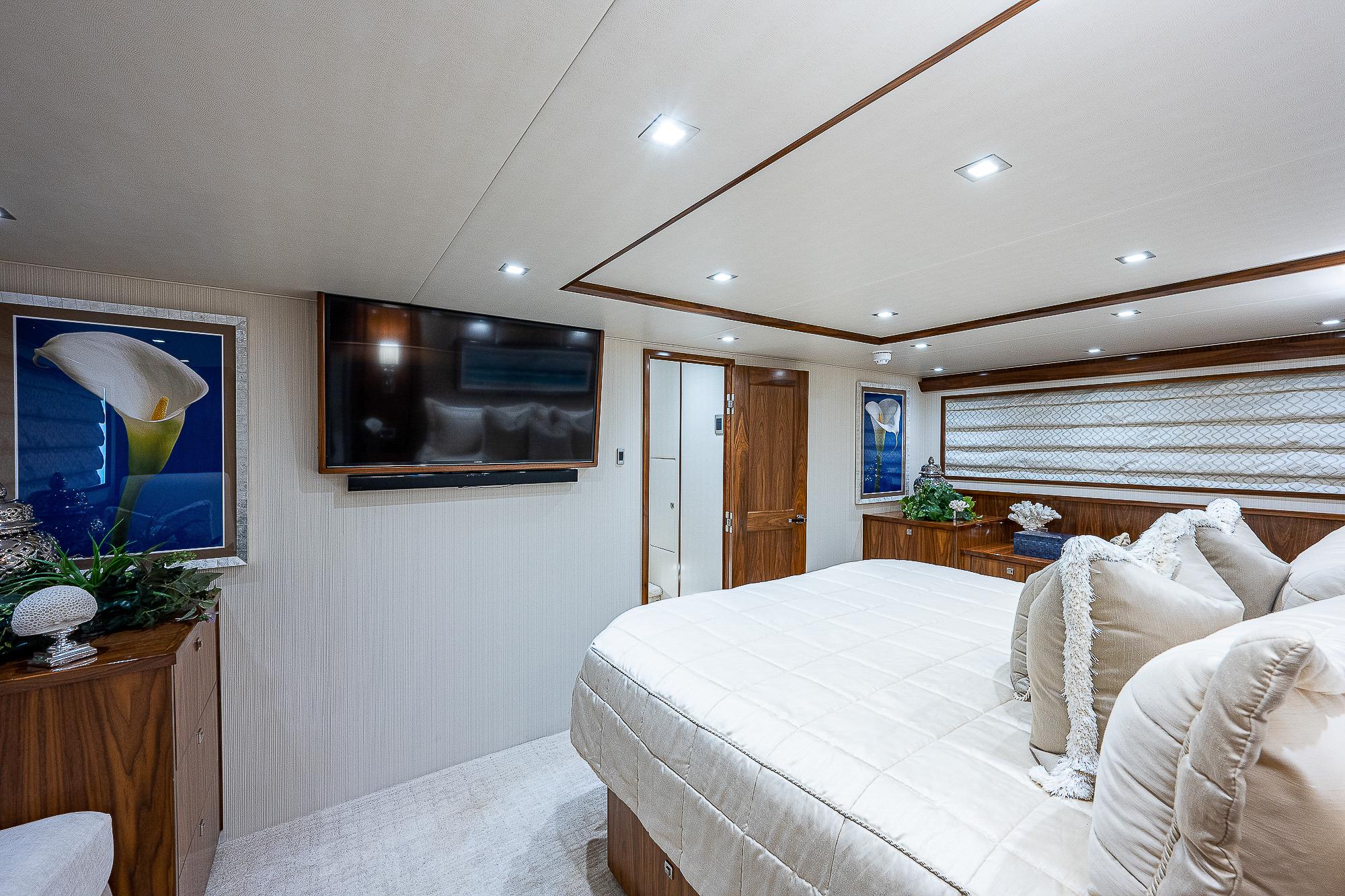 Viking 75 KALEEN - Master Stateroom