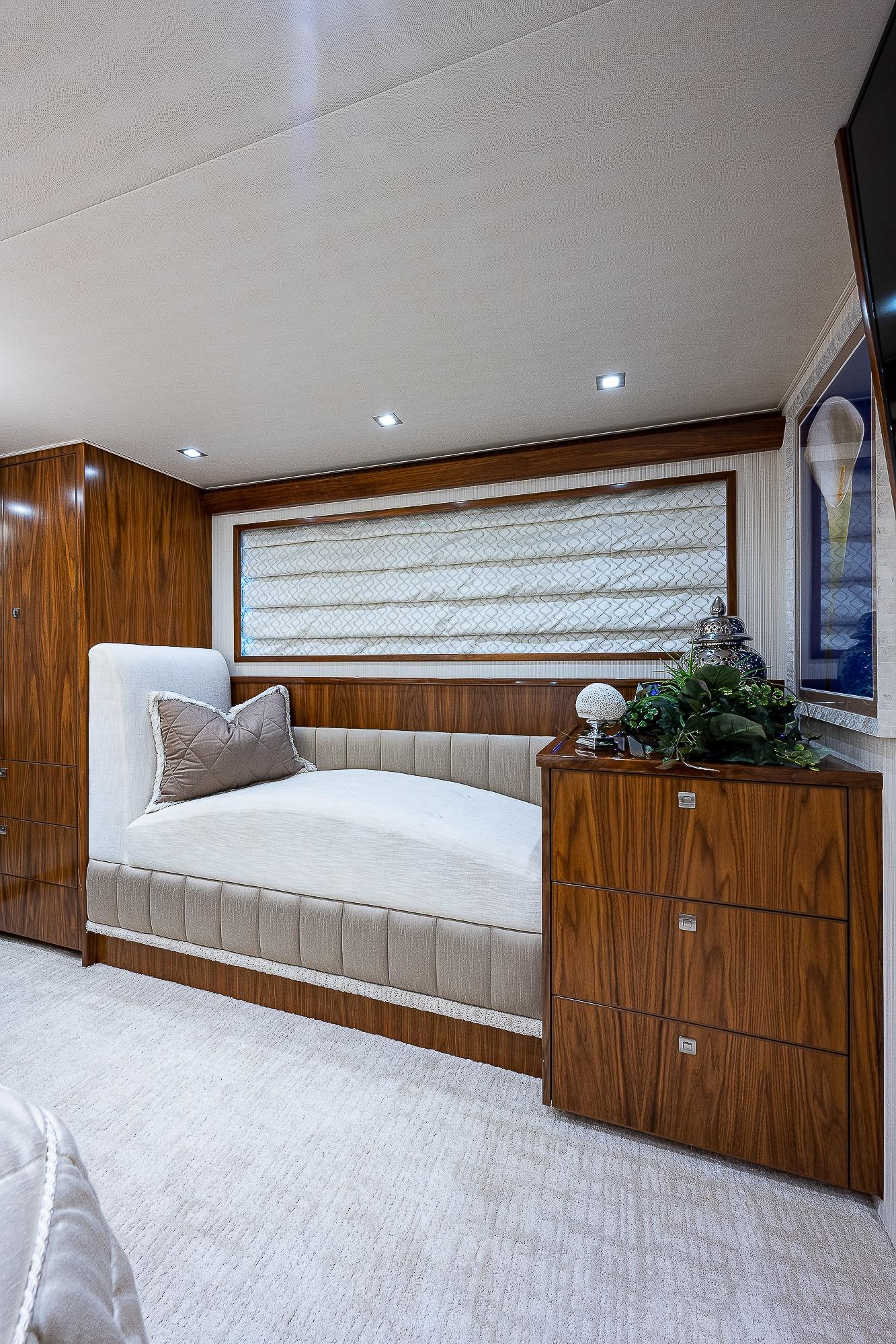 Viking 75 - Master Stateroom