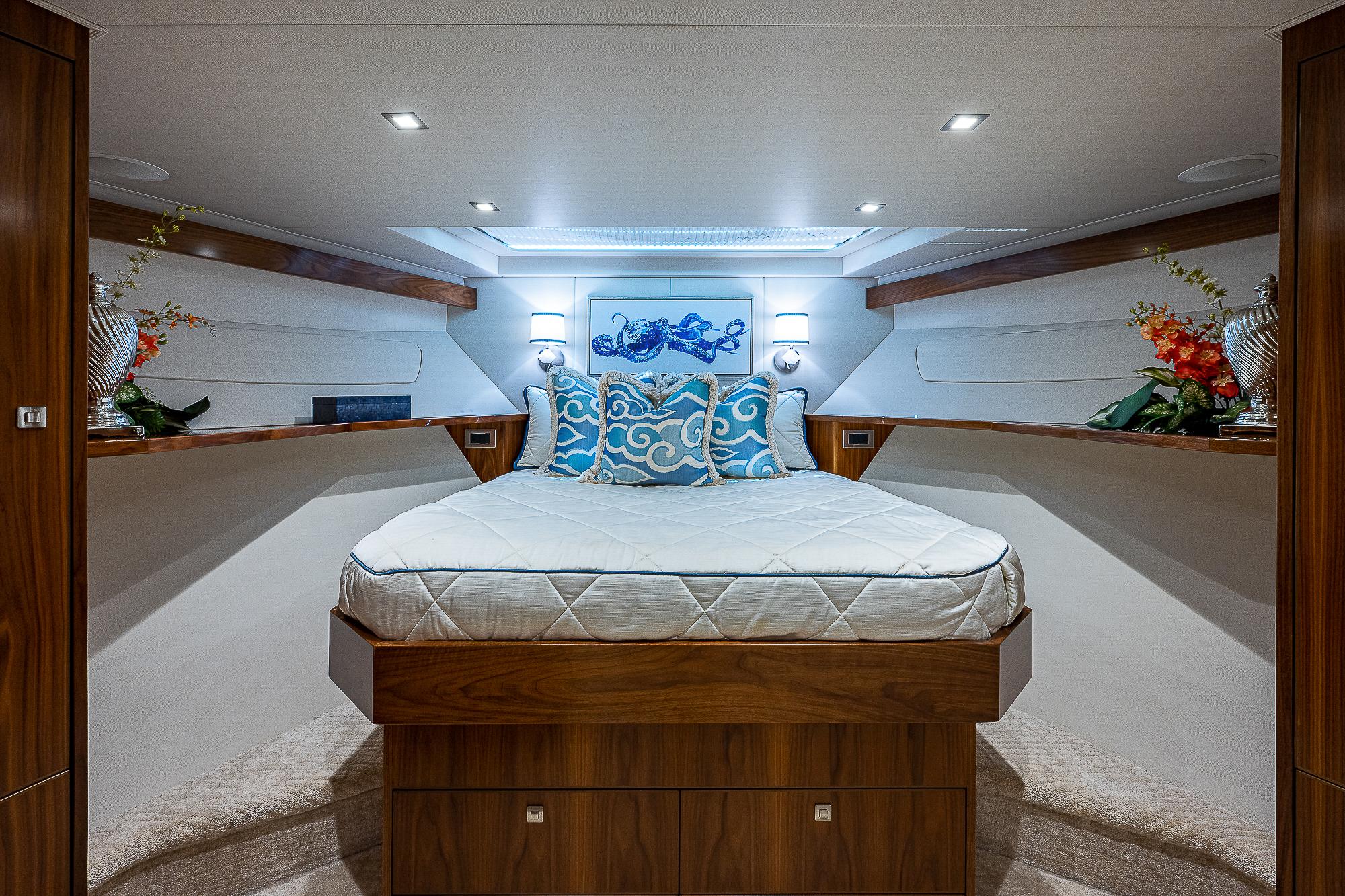 Viking 75 - Forward Stateroom