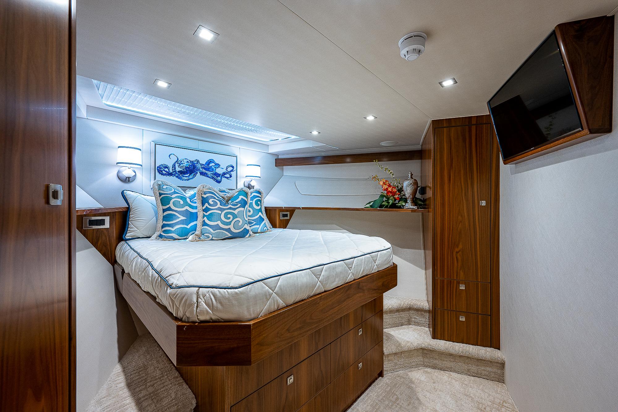 Viking 75 KALEEN - Forward Stateroom