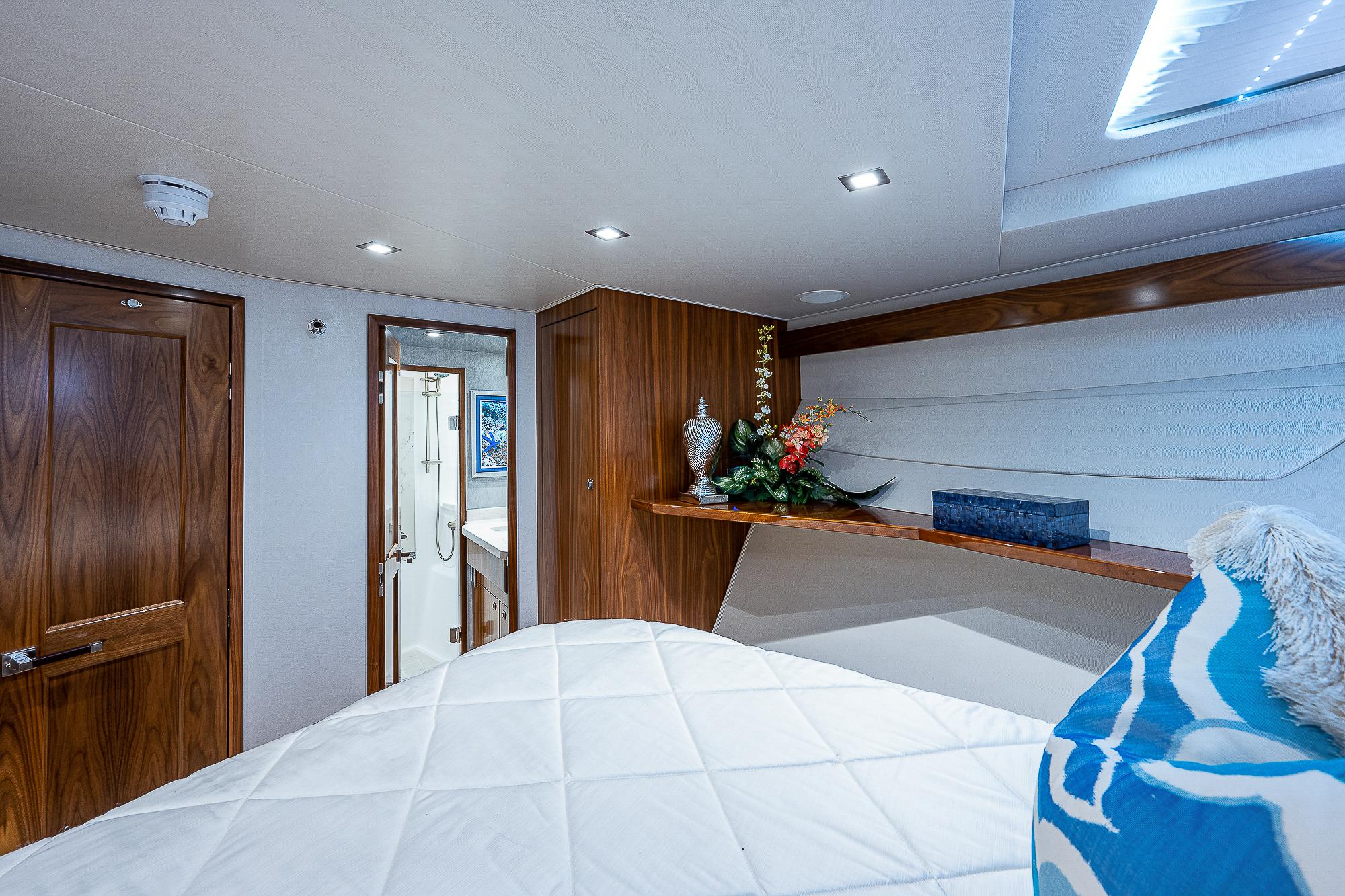 Viking 75 - Forward Stateroom