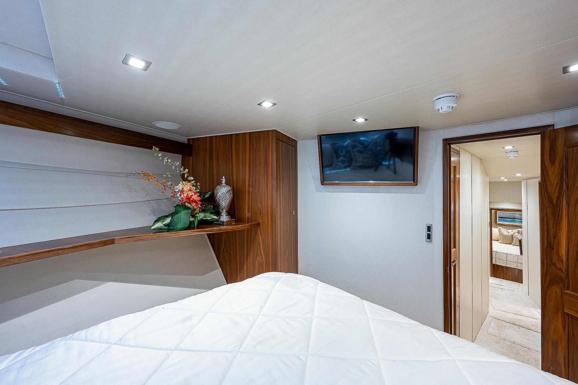 Viking 75 KALEEN - Forward Stateroom