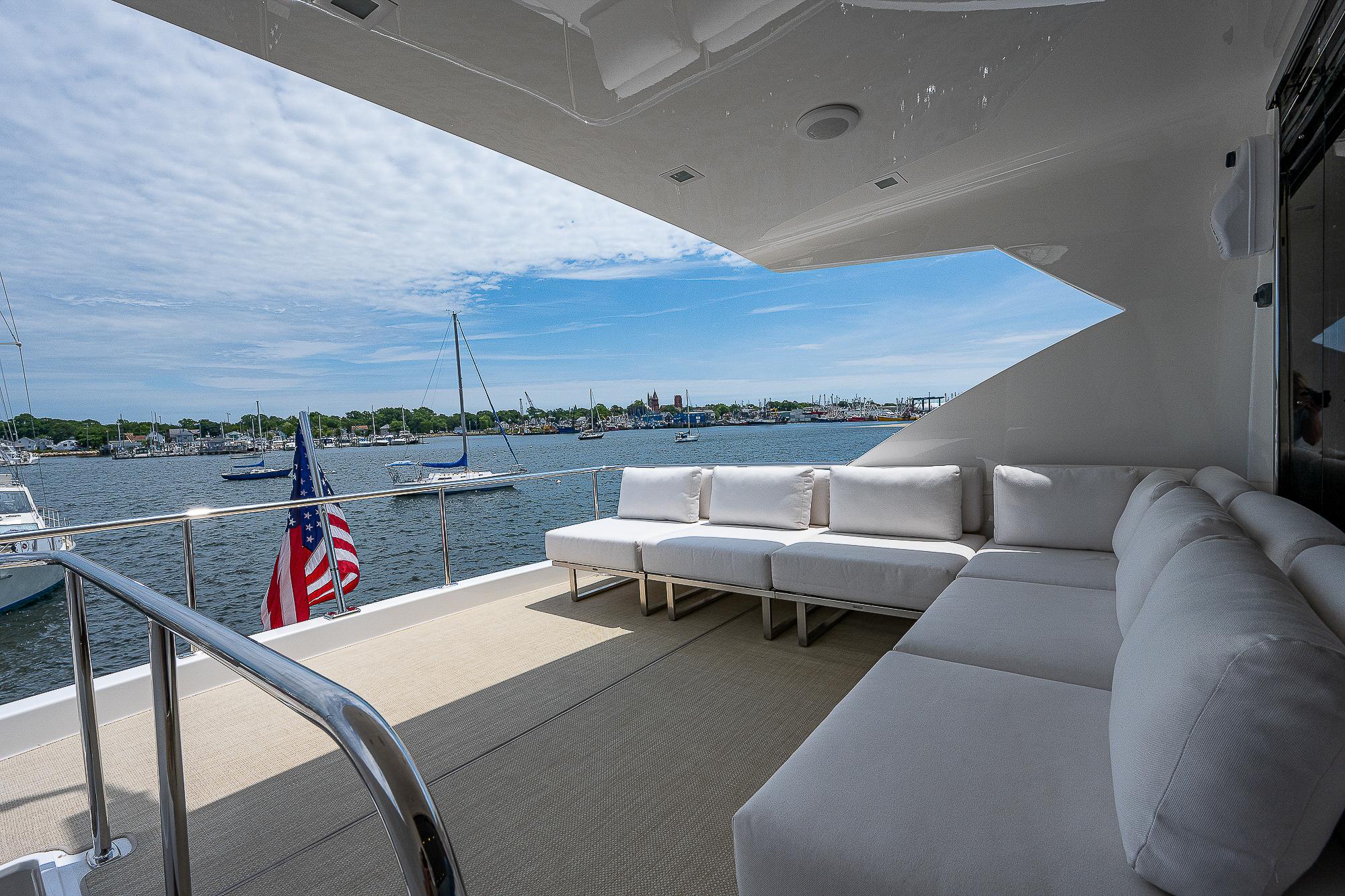 Viking 75 - Enclosed Flybridge Aft Deck