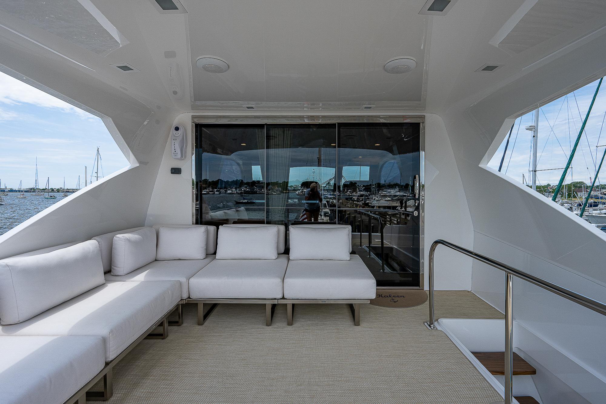 Viking 75 - Enclosed Flybridge Aft Deck