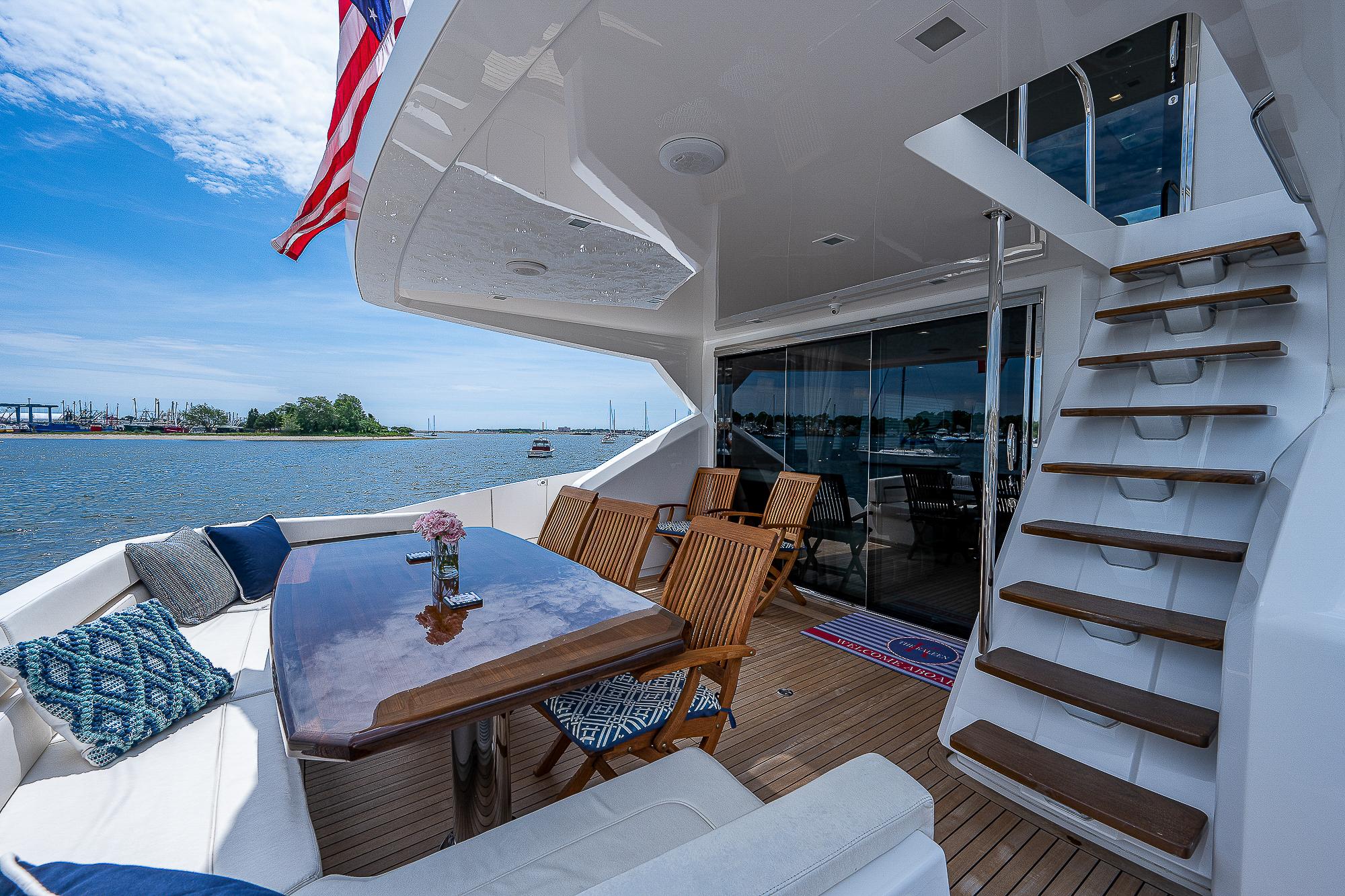 Viking 75 - Aft Deck