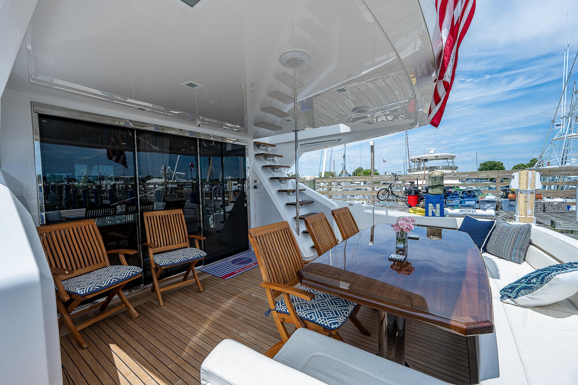 Viking 75 - Aft Deck