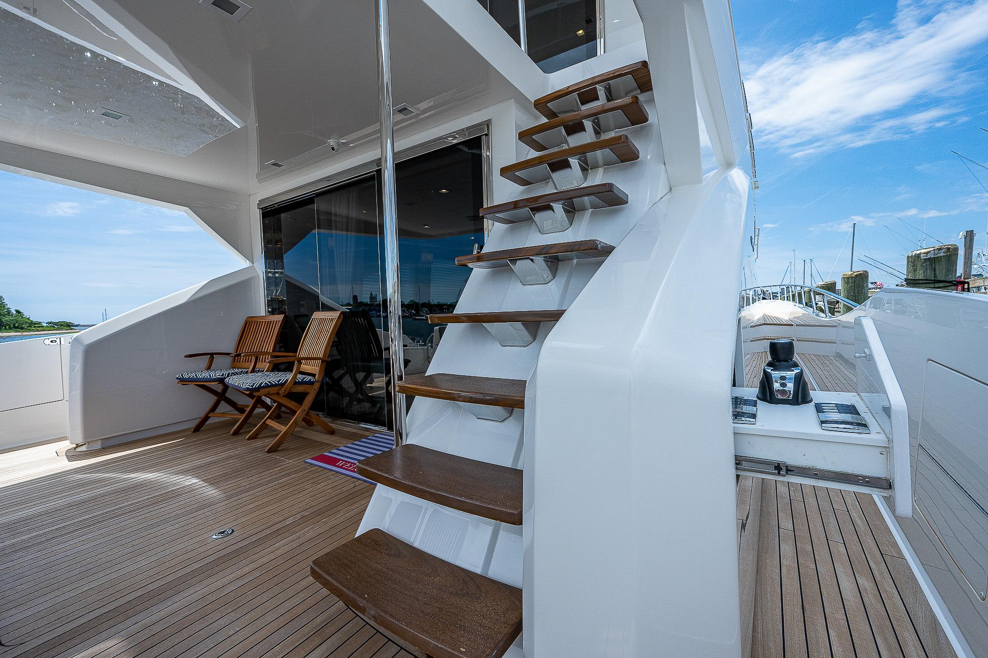 Viking 75 - Aft Deck