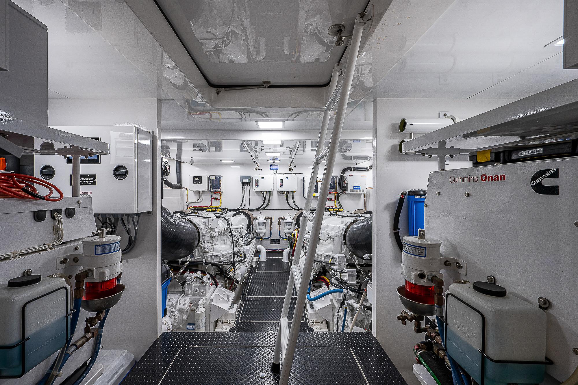 Viking 75 - Engine Room