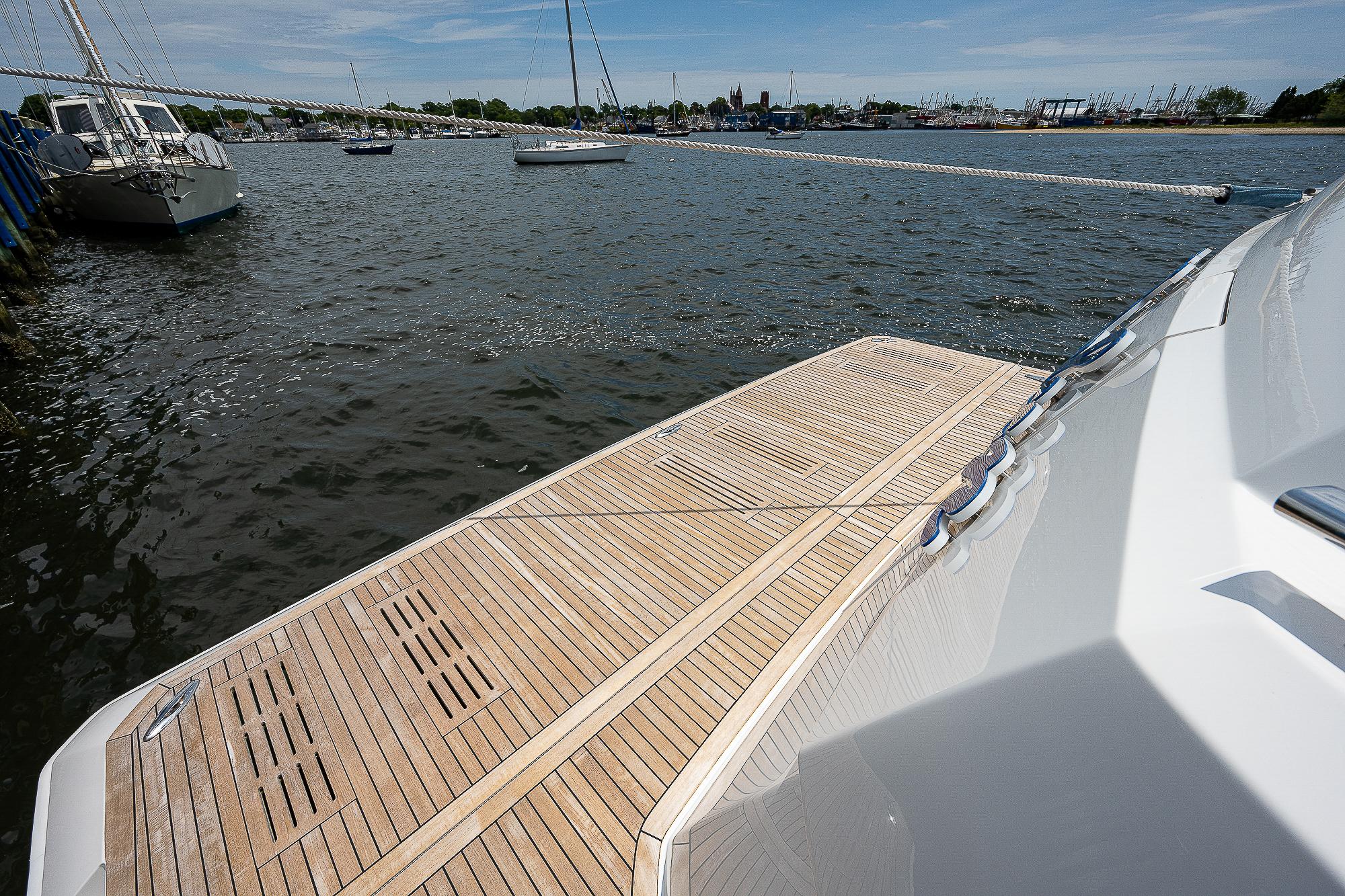 Viking 75 - Swim Platform