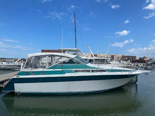 32' Chris-Craft, Listing Number 100916599, Image No. 2