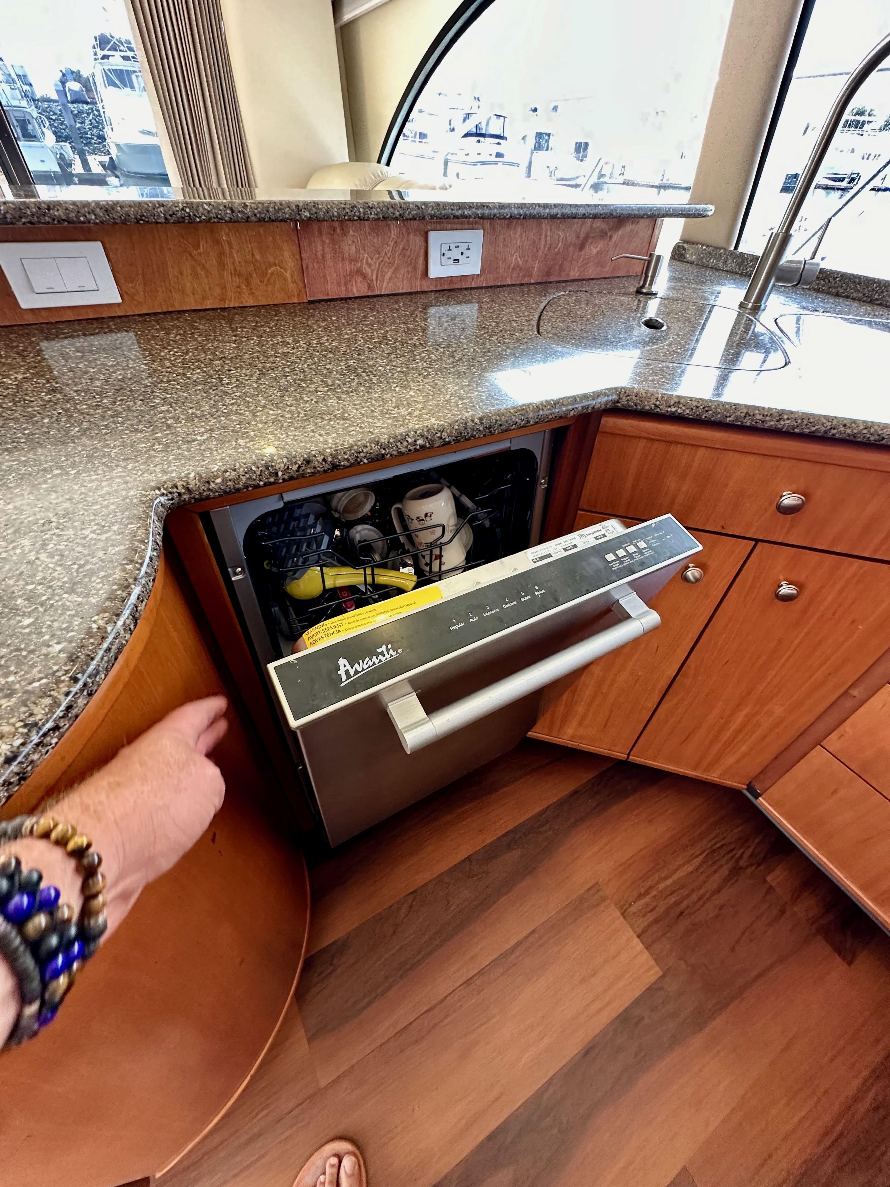 2004-meridian-580-pilothouse-power-9755701-20250411174155727-1_XLARGE