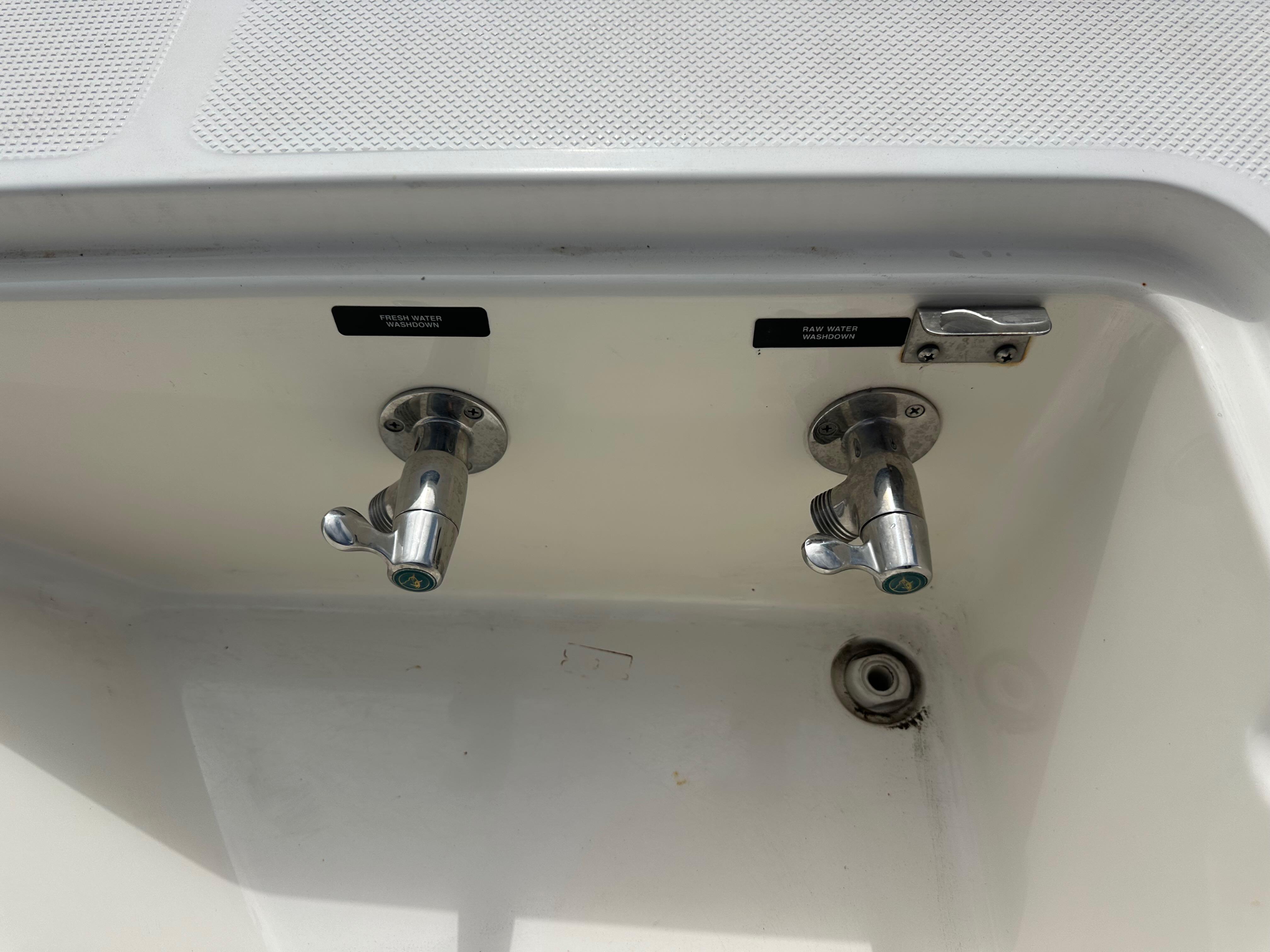 2004-meridian-580-pilothouse-power-9755701-20250411174244989-1_XLARGE