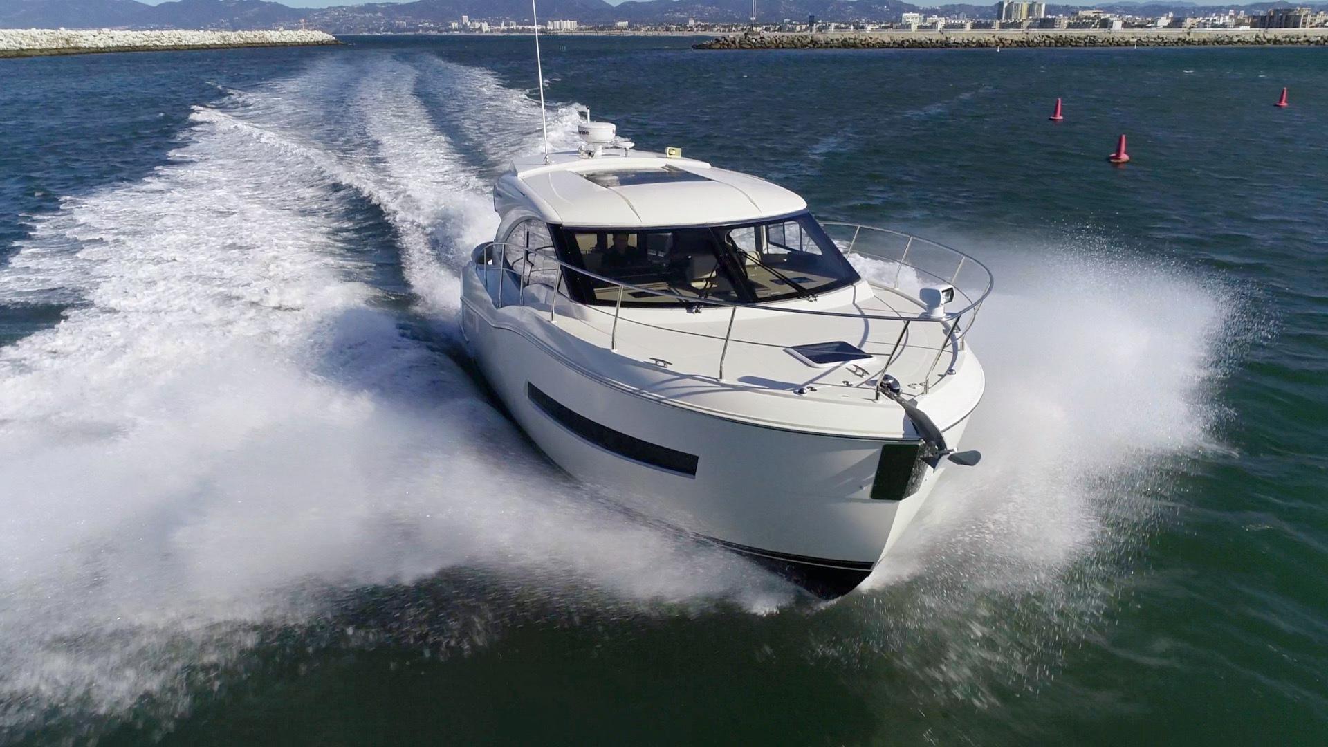 37′ Carver 2016 Yacht for Sale
