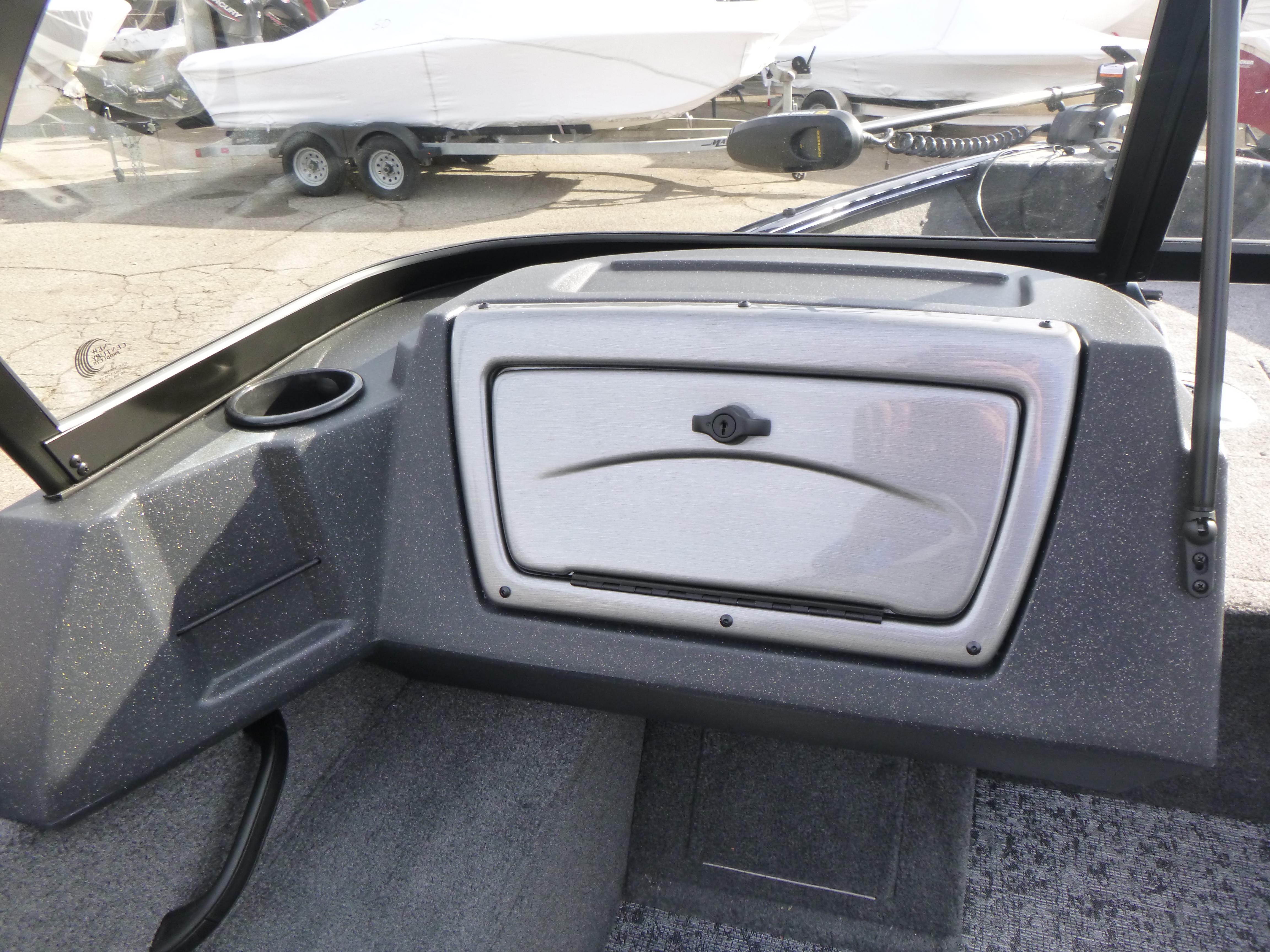 2025 Tracker Pro Guide V-16 WT Gallery