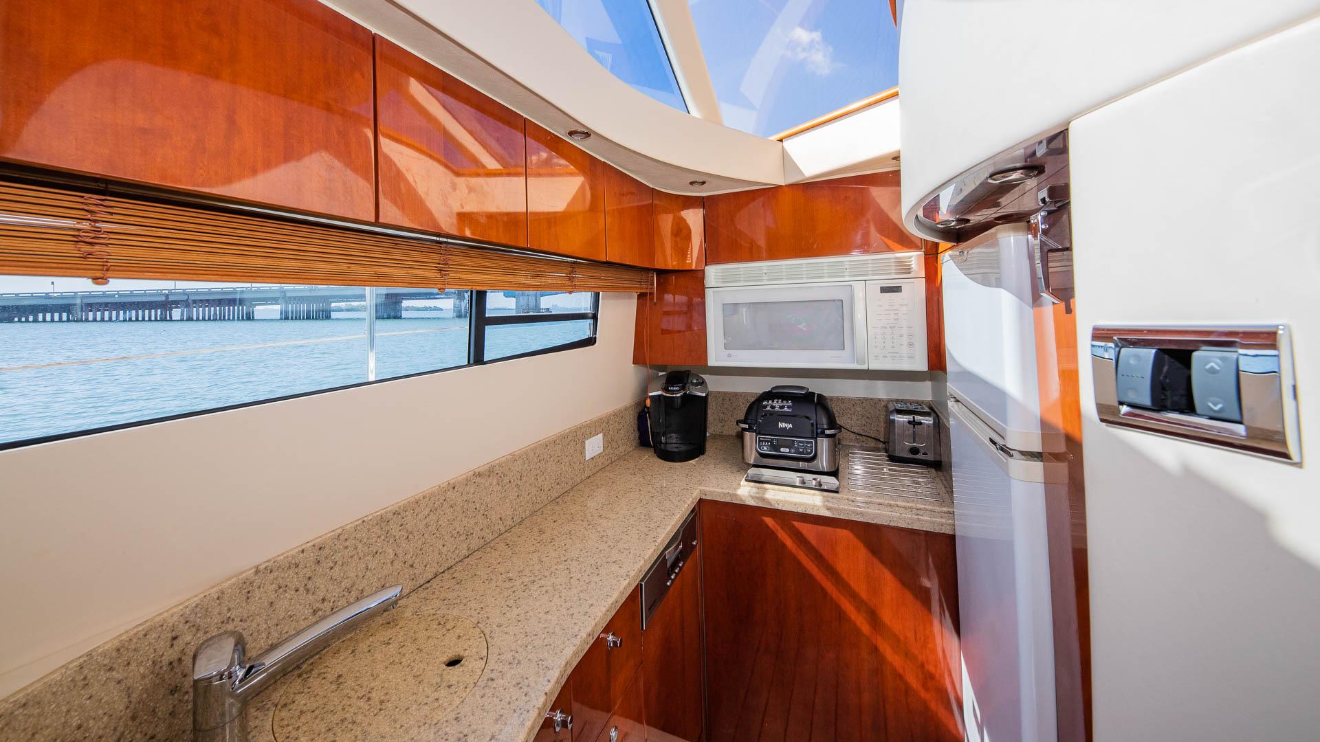 62' Fairline Squadron Fly - Galley