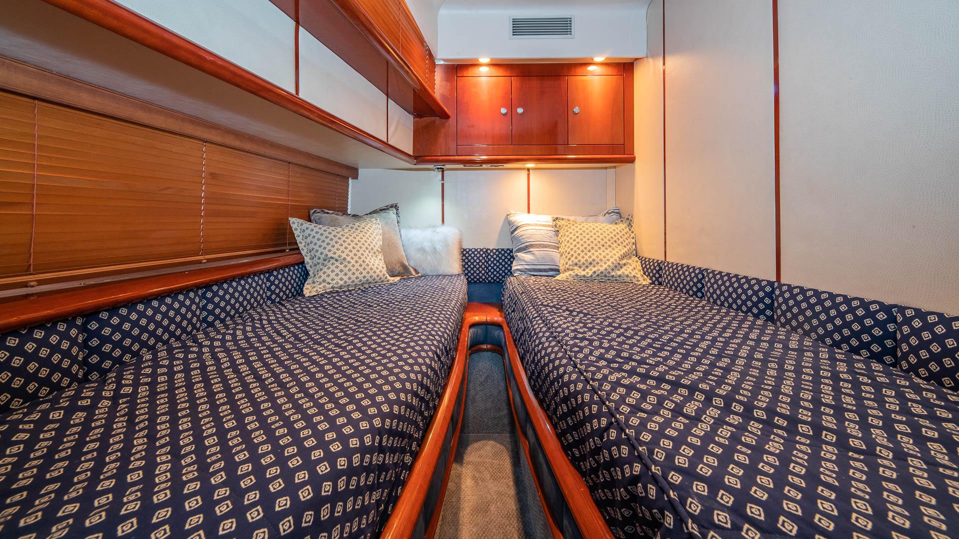 62' Fairline Squadron Fly - Stateroom