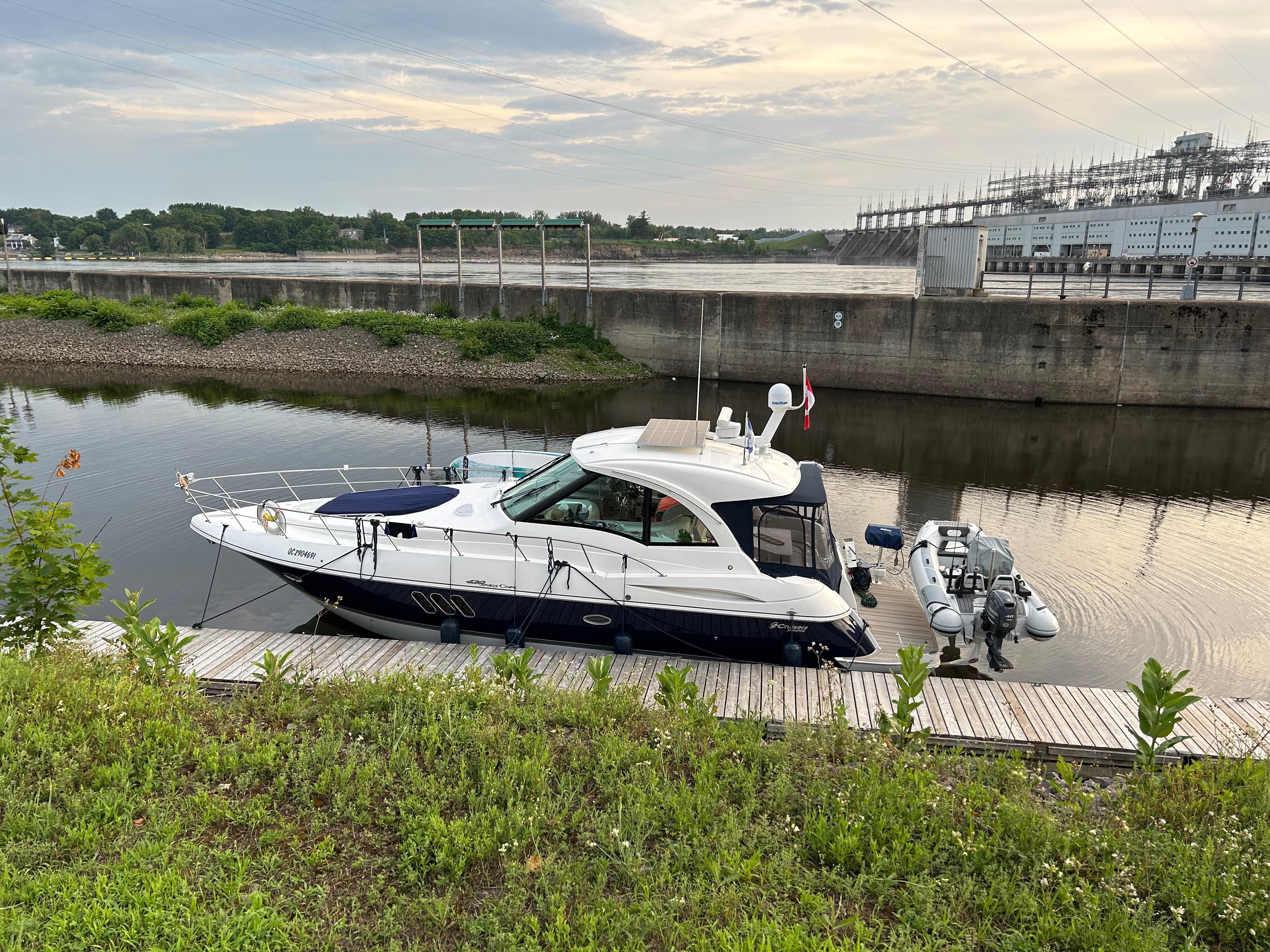 2011-cruisers-yachts-420-sport-coupe-power-9745717-20250403055718902-1_XLARGE