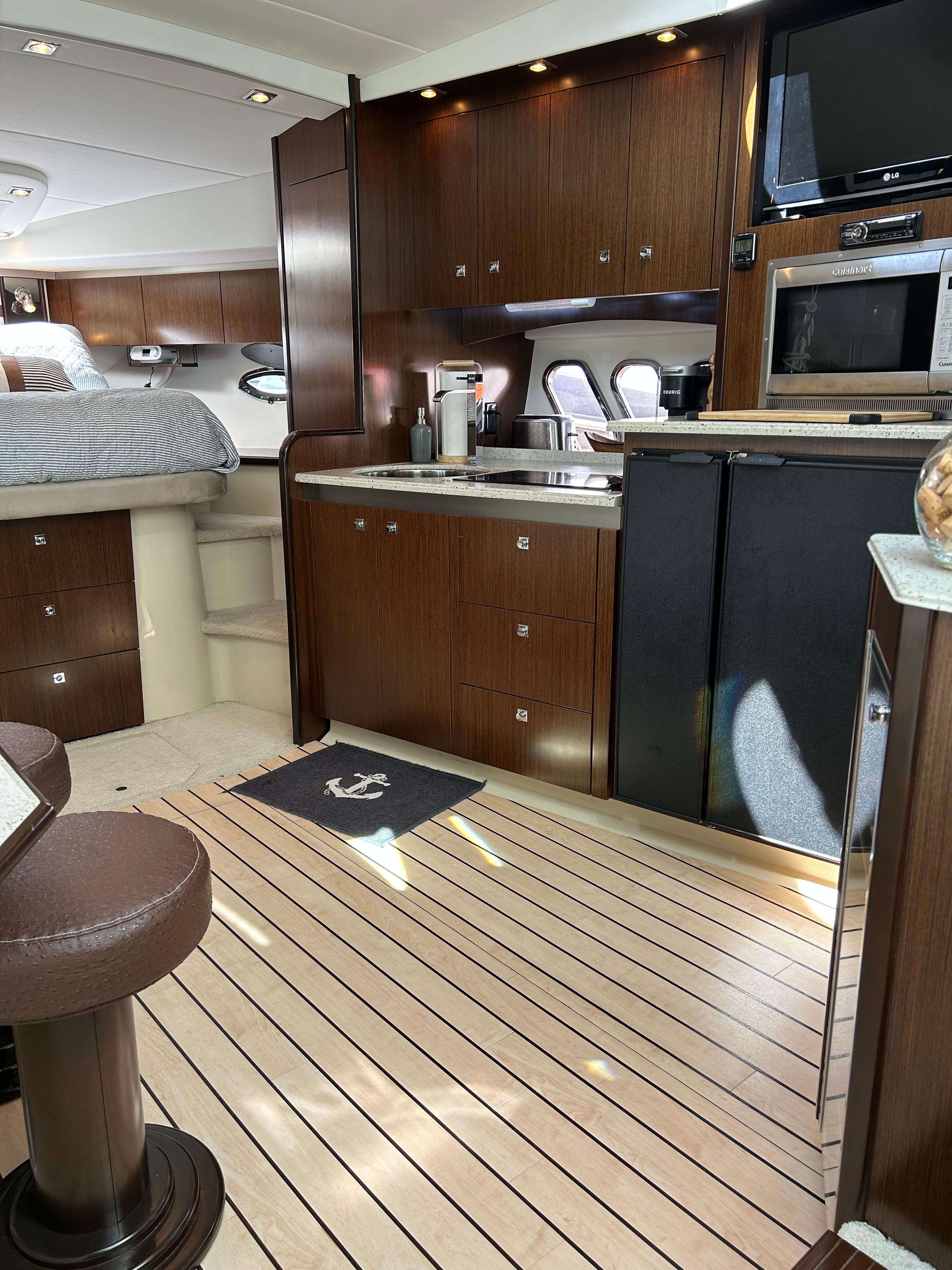 2011-cruisers-yachts-420-sport-coupe-power-9745717-20250403055834383-1_XLARGE