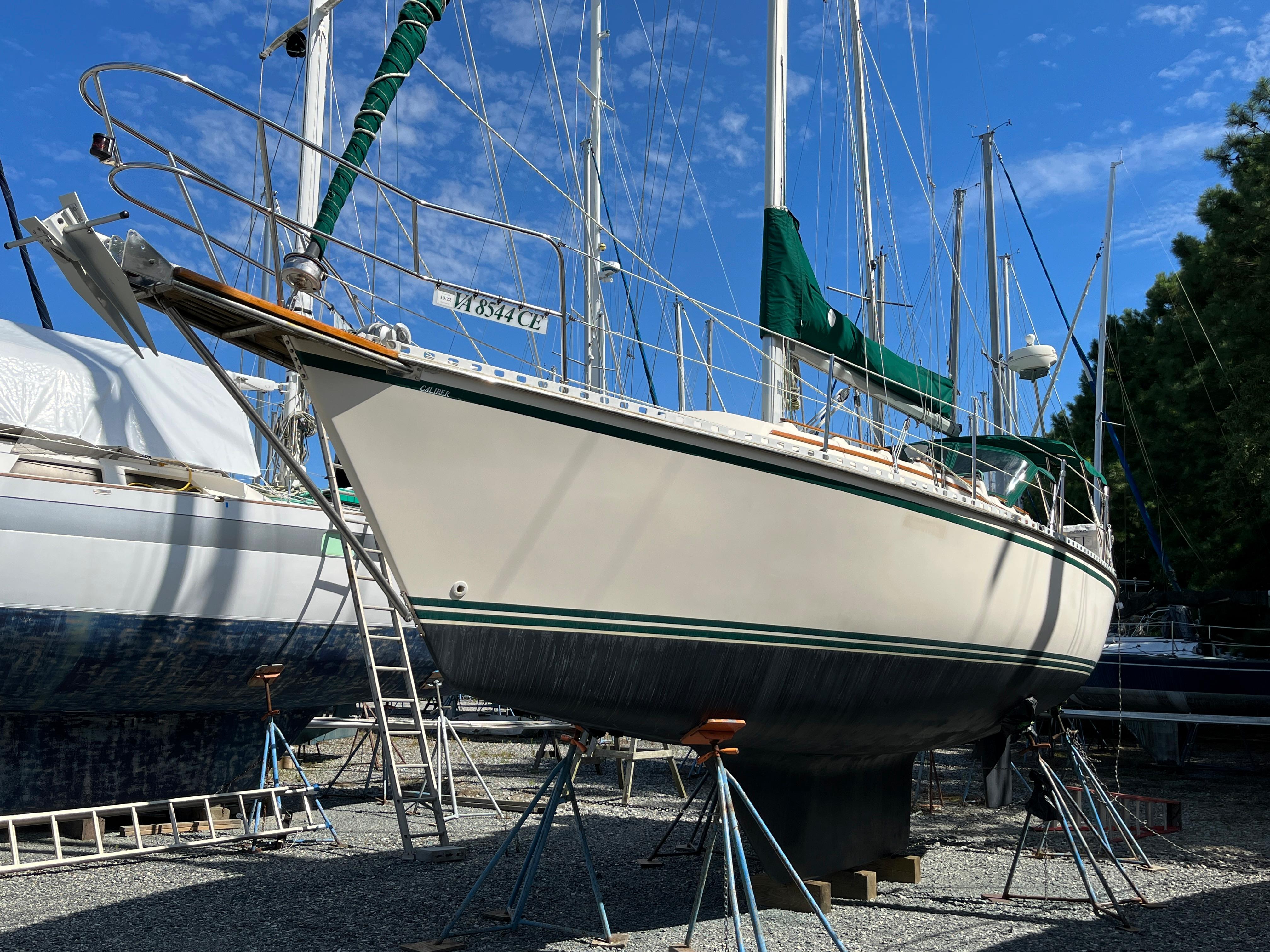 1990 Caliber 33 For Sale | YaZu Yachting | Deltaville