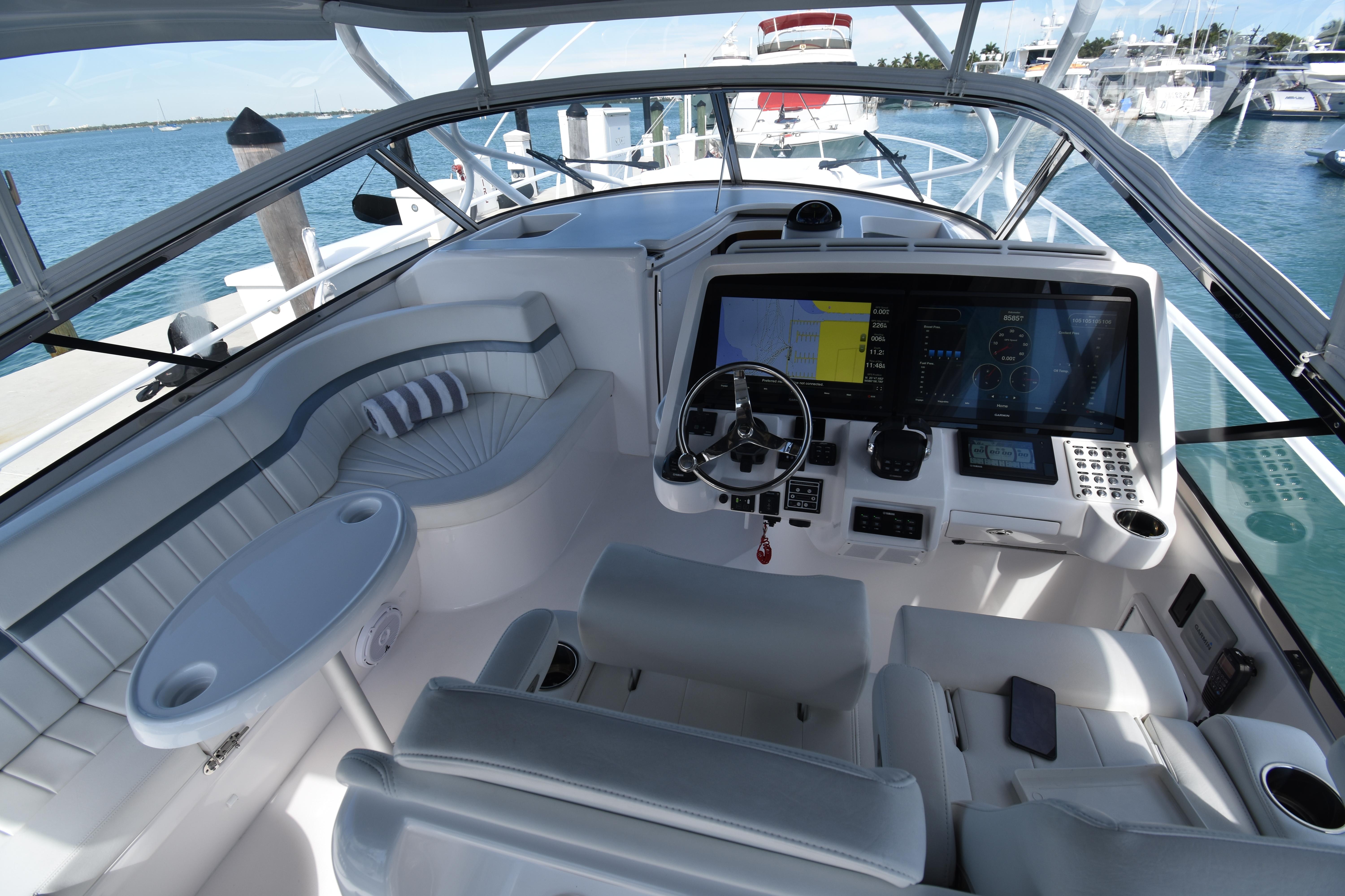 2019 Intrepid 475 Sport Yacht