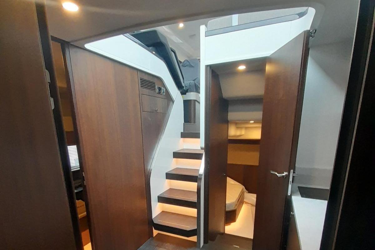 New - 3 Cabin Version Yacht Photos Pics 