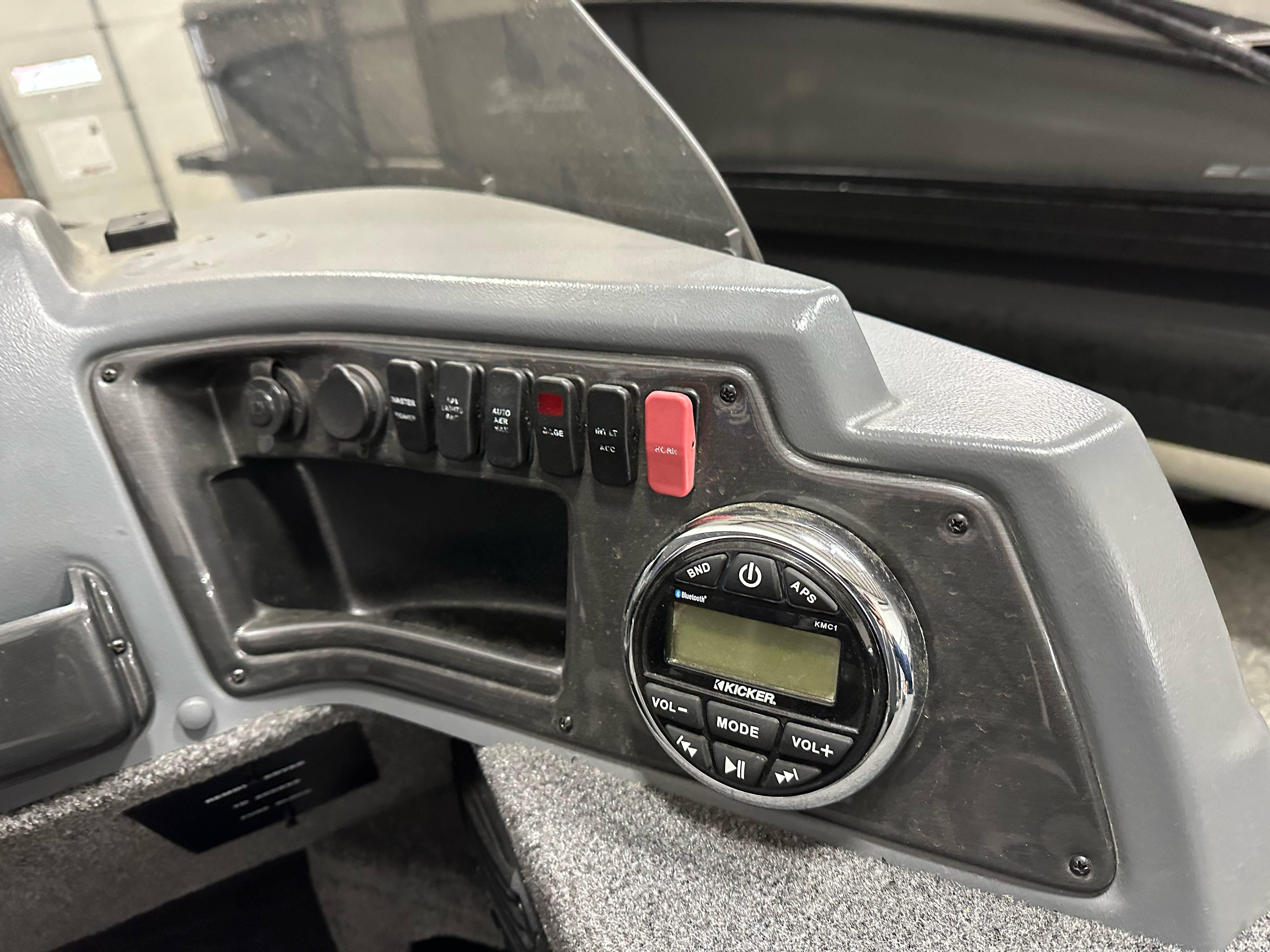 Control panel of 2017 Lund 1675 Impact SS boat with radio and switches.